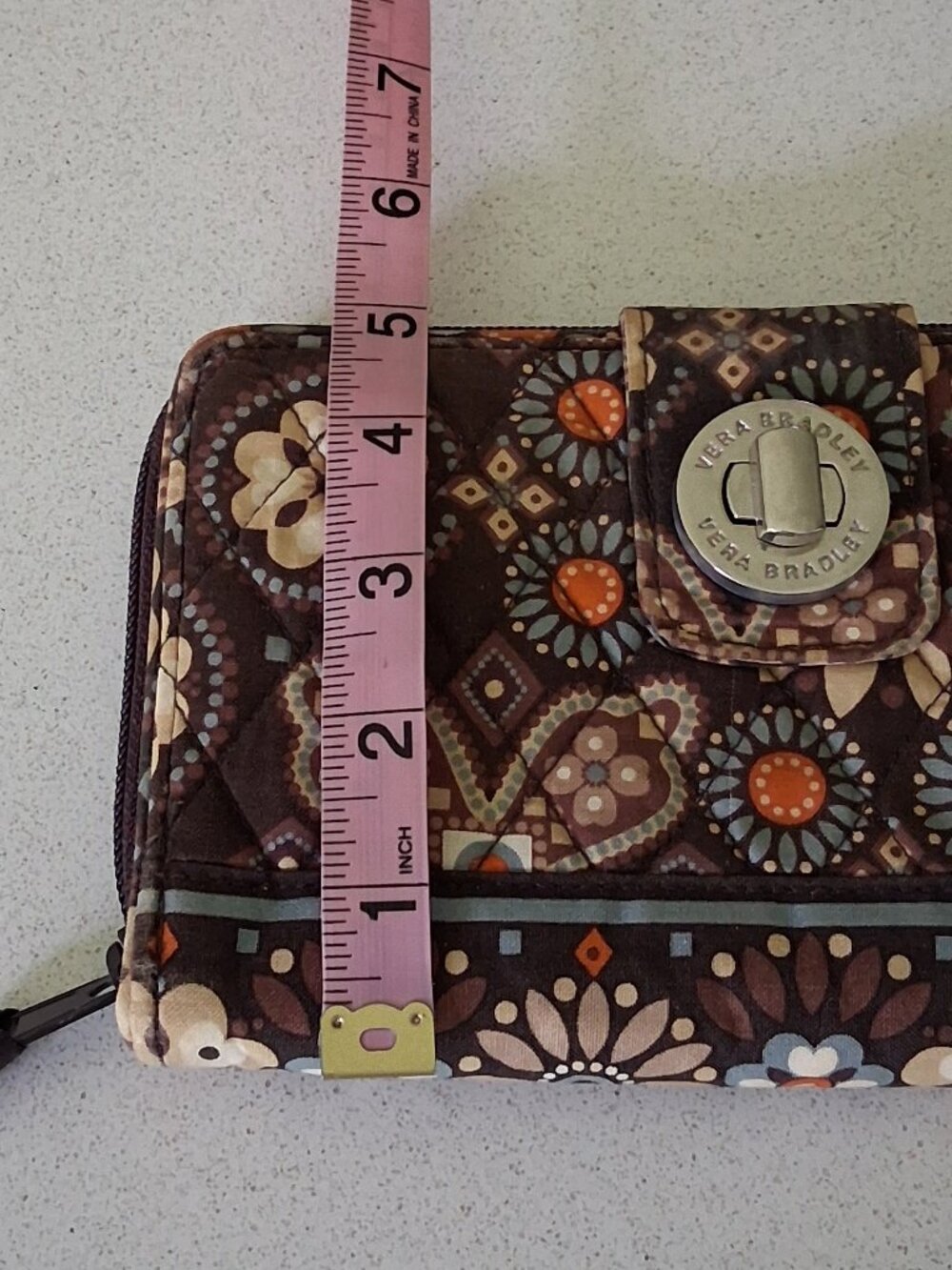 Vera Bradley Turn-lock & Zip-Around Wallet in Canyon "Retired" Pattern - Picture 12 of 13